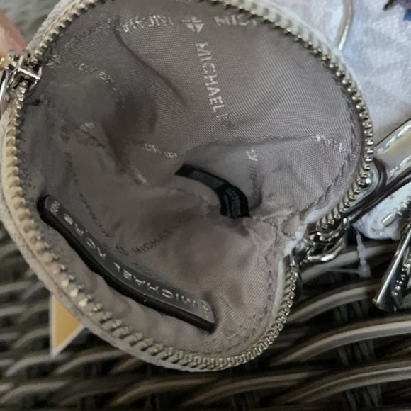 Michael Kors Jet Set Girls Wristlet Trio - Picture 14 of 16